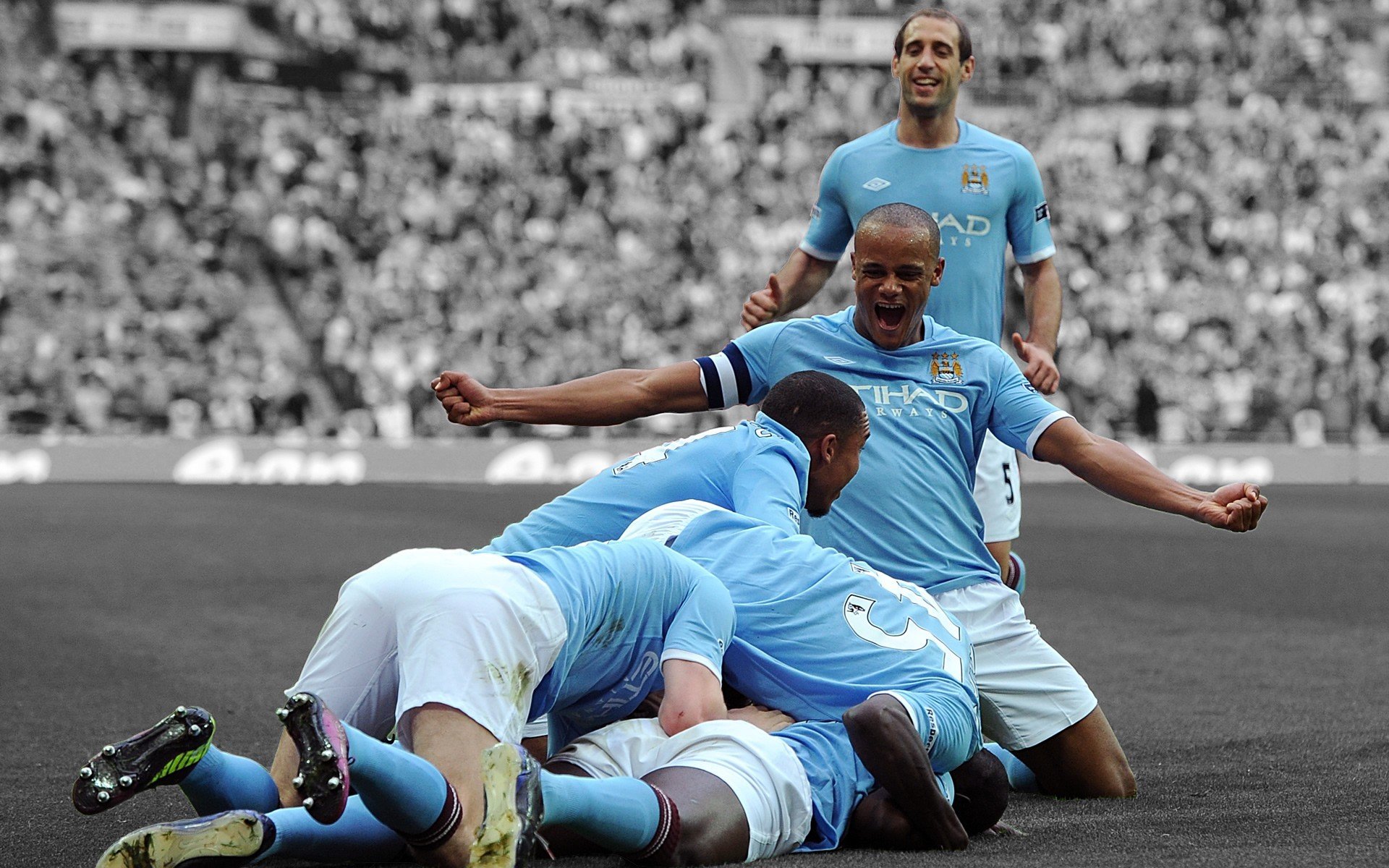 不止是进球机器，官方数据揭示莱万防守贡献同样出色|FB体育APP